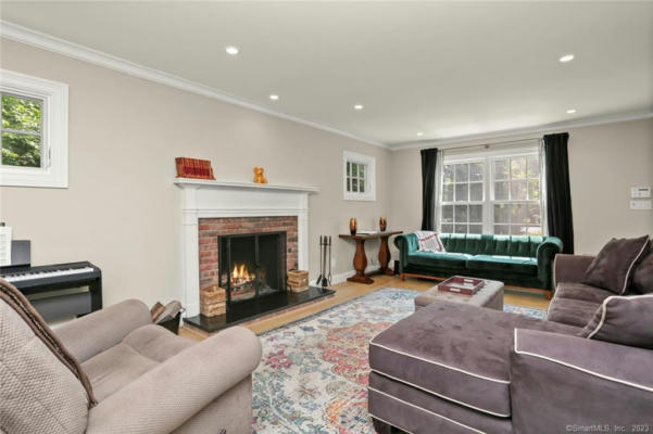 18 CANDLELIGHT PL, GREENWICH, CT 06830, photo 4 of 27
