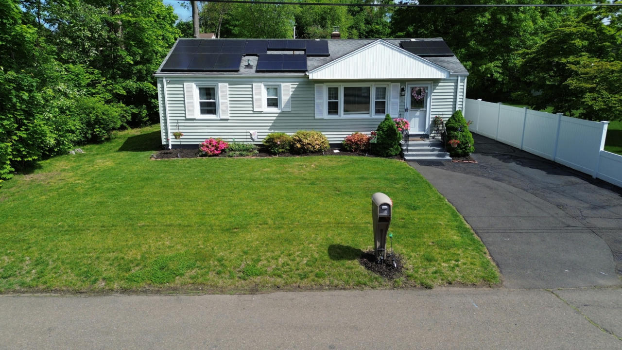 11 MAY ST, NORTH HAVEN, CT 06473, photo 1 of 26