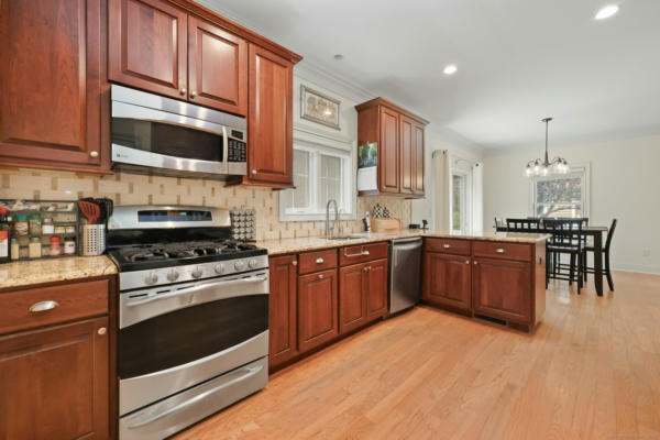 88 MAPLE TREE AVE APT A, STAMFORD, CT 06906, photo 4 of 25